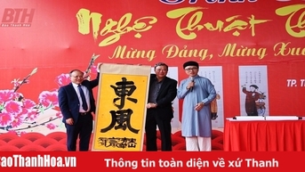 Trình diễn nghệ thuật thư pháp Xuân Ất Tỵ 2025