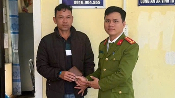Nhặt được ví da có 21 triệu khi đi chúc tết, nam thanh niên trả lại người mất