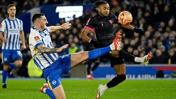 Chelsea với vận đen thua ngược