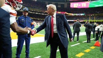 Làn sóng phản ứng khác nhau dành cho ông Donald Trump và Taylor Swift