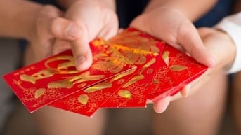 Ly hôn, hai vợ chồng còn đòi chia cả tiền lì xì Tết của 2 con gái