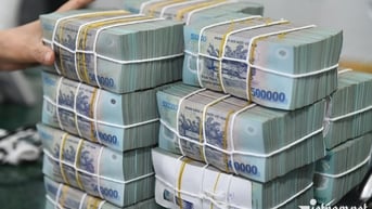 Tiền mặt nghìn tỷ ngập kho, đại gia gây bất ngờ: Ai đang dồn tiền cho sóng lớn?