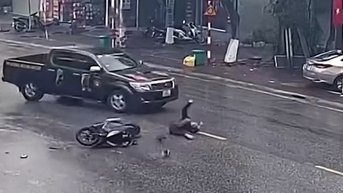 Thông tin mới vụ tài xế mở cửa xe ô tô bất cẩn gây tai nạn