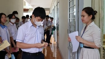 Công bố môn thi thứ ba