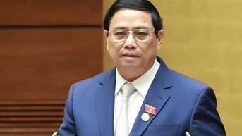 총리는 국회에 정부 구성원 수의 구조를 제출합니다.