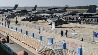 Lần đầu tiêm kích F-35 Mỹ chạm mặt Su-57 Nga tại triển lãm hàng không