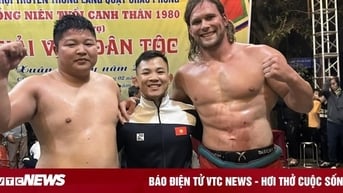Đô vật ngoại quốc gặp 'đối cứng' ở hội làng, tỷ thí 17 phút bất phân thắng bại