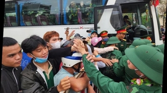 Thảng thốt vì con vắng nhà trước ngày lên đường nhập ngũ