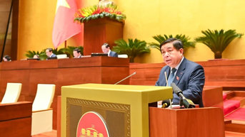 Trình Quốc hội điều chỉnh mục tiêu tăng trưởng GDP năm 2025 đạt 8% trở lên