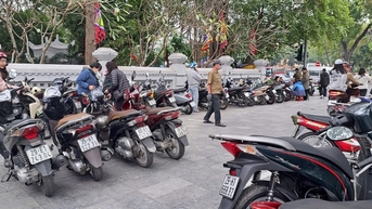 Tái diễn cảnh trông giữ xe “chặt chém” sau Tết