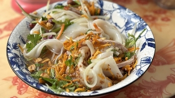Pho ដោយគ្មានទំពាំងបាយជូរនៅ Lang Son អតិថិជនអាចញ៉ាំបានពីរបីចានដើម្បីបំបាត់ភាពអផ្សុក