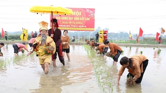 ការ​លើក​ឡើង​វិញ​របស់​ស្ដេច​ហុង​បង្រៀន​ប្រជាជន​ឲ្យ​ដាំ​ស្រូវ