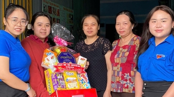 Bông hồng đất thép Củ Chi vừa tốt nghiệp đại học đã xin vào quân ngũ