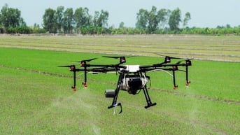 Bộ trưởng Lê Minh Hoan trả lời cử tri về quy định dùng drone để phun thuốc sâu