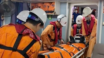 Cứu thuyền viên người Hàn Quốc bị nạn trên biển Khánh Hòa