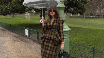 Biến áo blazer thành tâm điểm của mọi bản phối xuân hè