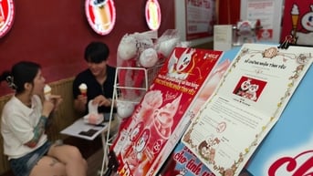 Độc dịp Valentine: nhẫn chỉ mua 1 lần, uống trà sữa được tặng sổ chứng nhận tình yêu