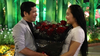 Không khí lãng mạn ngày Valentine trên phố đi bộ Nguyễn Huệ