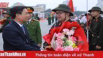 Bí thư Tỉnh ủy Nguyễn Doãn Anh dự lễ giao nhận quân tại TP Thanh Hóa