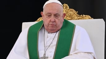 Giáo hoàng Francis nhập viện