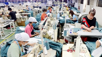 Ứng phó với thương chiến: Tận dụng cơ hội, hạn chế rủi ro