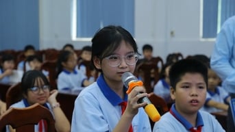 Ở ngôi trường học sinh được đề xuất thực đơn bữa trưa, tự thiết kế bìa vở