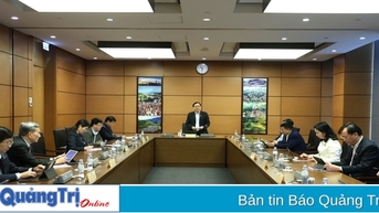 Đại biểu Quốc hội Hoàng Đức Thắng điều hành phiên thảo luận tổ về chính sách hoạt động khoa học, công nghệ, đổi mới sáng tạo và chuyển đổi số quốc gia