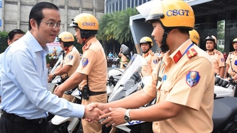 Quận 10 - TP HCM ra quân thực hiện Năm An toàn giao thông 2025