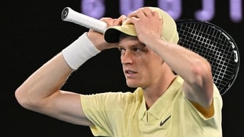 Số 1 thế giới bị cấm vì doping, làng quần vợt dậy sóng