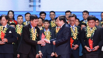Công đoàn Việt Nam biểu dương 95 công nhân lao động tiêu biểu là đảng viên