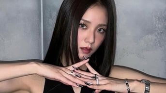 Sao Hàn trổ tài phối đồ với tông màu đen đẹp bất bại