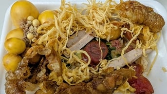 Xôi gà 20 năm bán ở chợ Tân Định, trứng non da gà chiên khiến Trấn Thành cũng phát mê