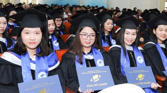 Trường đại học Mở TP.HCM cắt giảm loạt tiền thưởng, sinh viên ‘sốc’