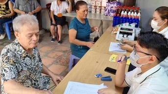 Giảm gánh nặng cho người từ 60 tuổi không có lương hưu khi được hỗ trợ BHYT