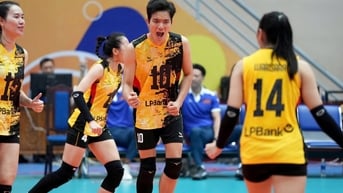 Sao bóng chuyền Việt Nam bội thu tiền thưởng ở giải hội làng