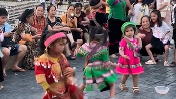 Sa Pa lên tiếng về hình ảnh trẻ em gái mặc đồ dân tộc nhảy phản cảm xin tiền