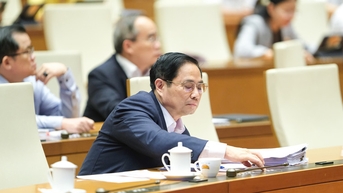 총리는 절대적으로 필요한 경우 법률로 규정된 것 외에도 비상 조치를 취할 수 있습니다.