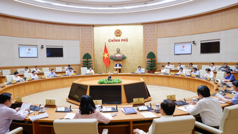 총리는 국회에 정부 구성과 구성원 수를 제출합니다.