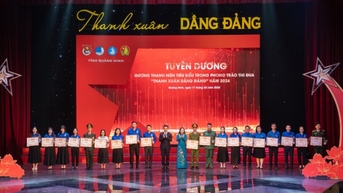 សរសើរយុវជនគំរូក្នុងការអនុវត្តចលនា “យុវជនឧទ្ទិសដល់បក្ស”