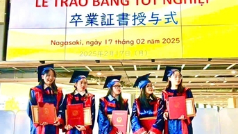 Sinh viên ngành điều dưỡng thực tập và nhận bằng tốt nghiệp tại Nhật Bản