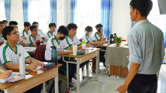 Giáo viên 'sốt ruột' khi học sinh 12 loay hoay với chuyện dạy thêm, học thêm