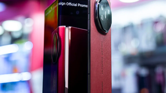 Huawei trình làng điện thoại thông minh gập ba màn hình bên ngoài Trung Quốc