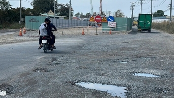 Khắc phục ngay sự cố hư hỏng nặng trên tuyến đường Mỹ Xuân