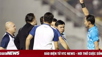 Trọng tài sai rành rành vẫn được khen đúng, V.League phải học Ngoại Hạng Anh