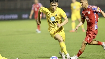 Xuất hiện trận đấu ‘độc lạ’ nhất lịch sử V-League, ngôi đầu đổi chủ?