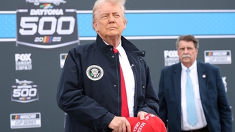 Ông Trump nói sẽ áp thuế chip bán dẫn, dược phẩm nhập khẩu