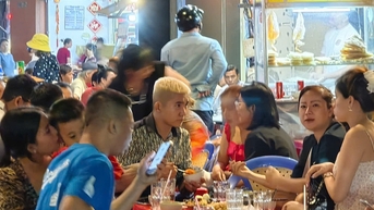 Nhiều nhà hàng, quán ăn TP.HCM kín khách sau Tết