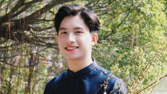 ‘Anh giáo gen Z’ điển trai, đa tài