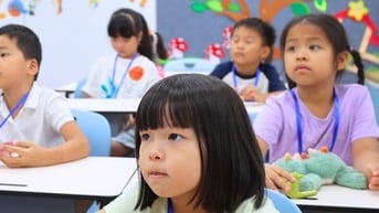 Nỗ lực thu hẹp khoảng cách về dạy học ngoại ngữ