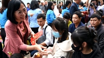 Doanh nghiệp ở Đồng Nai dành cả chục tỉ đồng lì xì cho công nhân quay lại làm việc